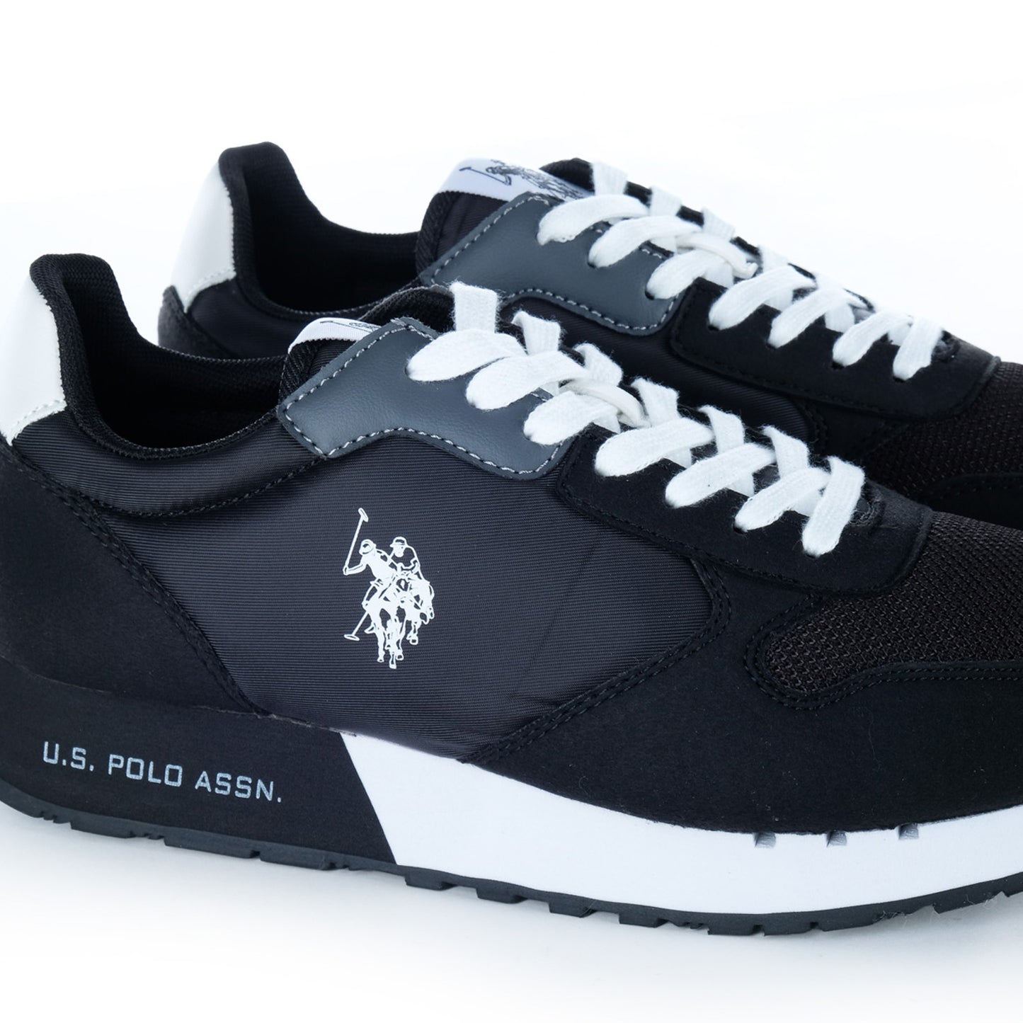 Ténis Homem U.S. Polo Assn. Pretos com Detalhes Brancos e Sola Alta