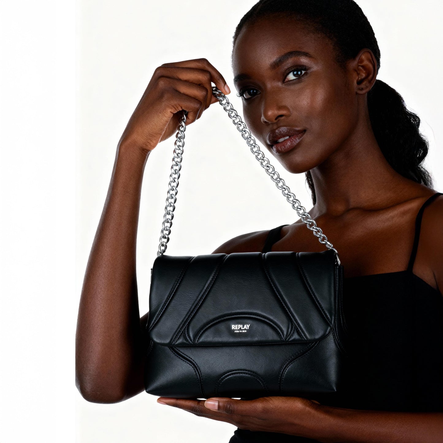 Bolsa Tiracolo Feminina Replay Preta com Detalhes Elegantes