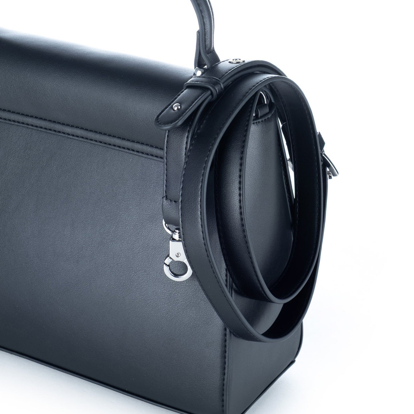 Bolsa Satchel Replay Preta com Aba Estruturada e Logótipo Metálico