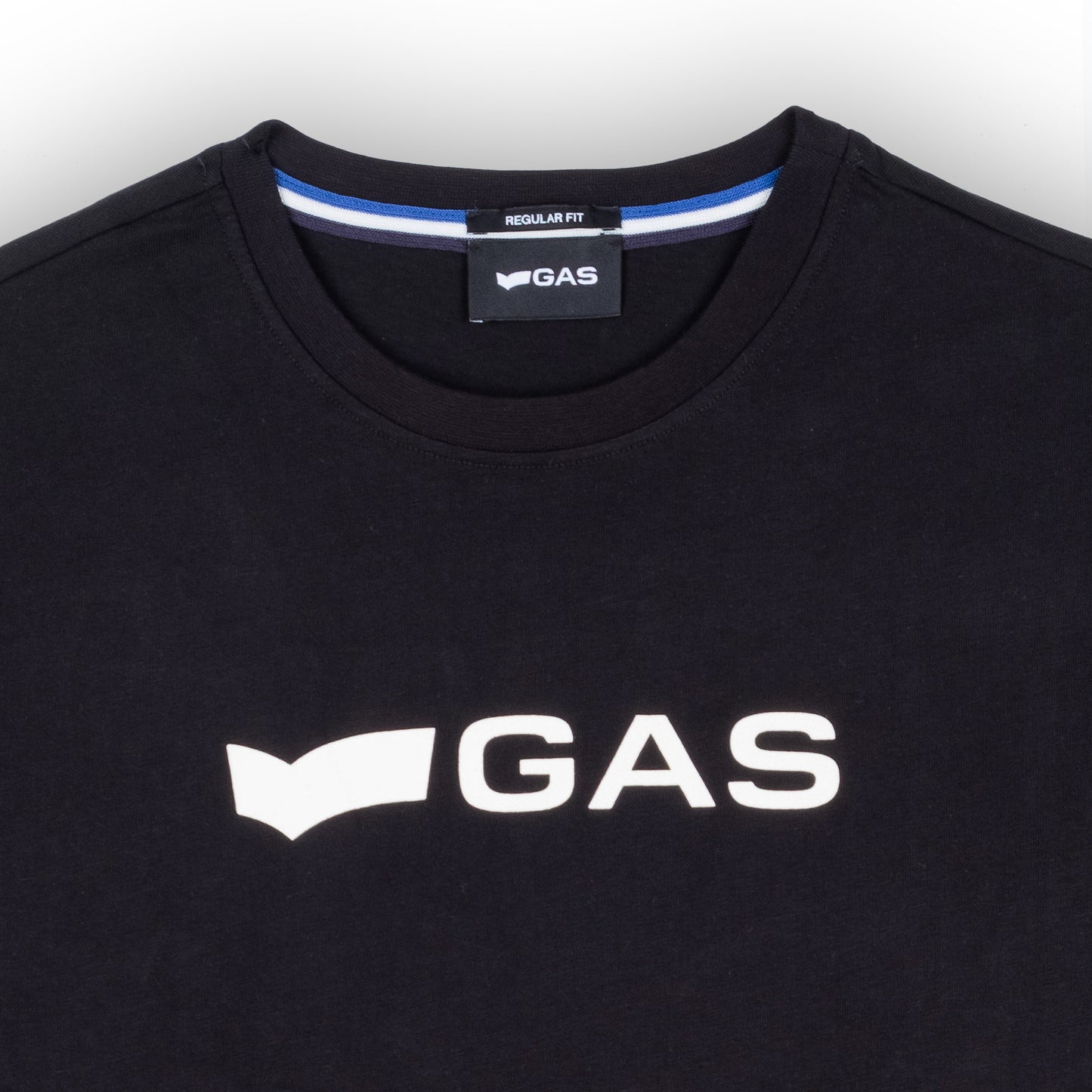 Camisola Homem GAS Preto com Logo Frontal Minimalista em Algodão