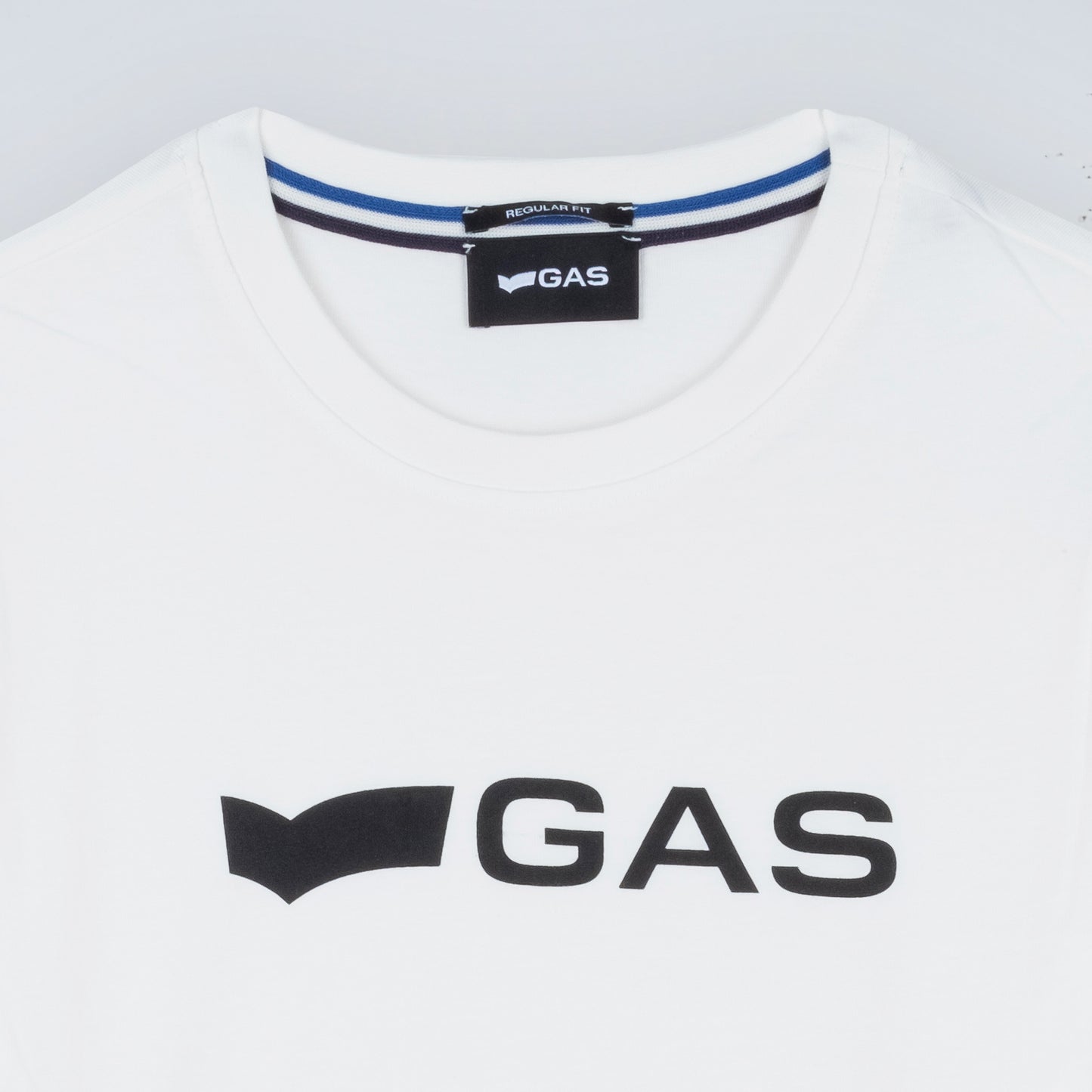 Camisola Homem GAS Branco com Logo Frontal Minimalista em Algodão