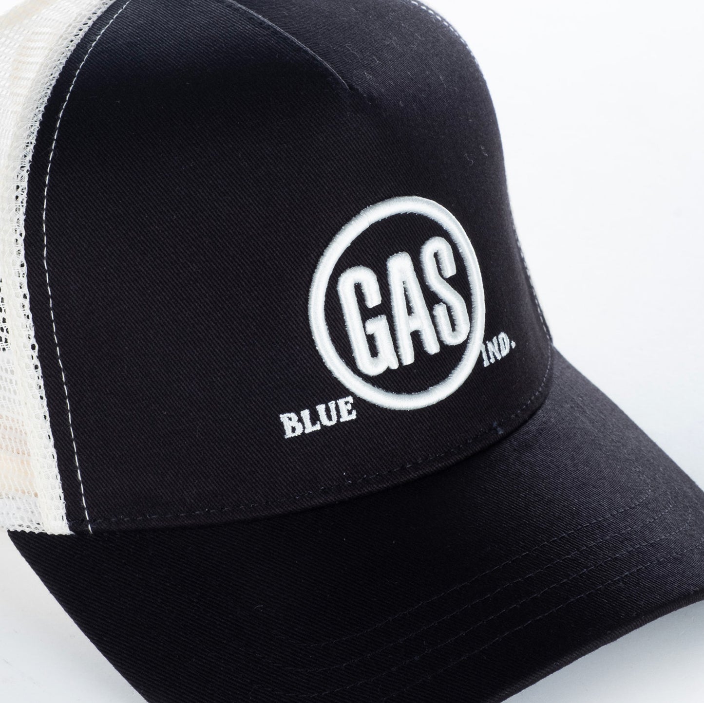 Boné GAS Preto com Logo Frontal Branco e Design Clássico