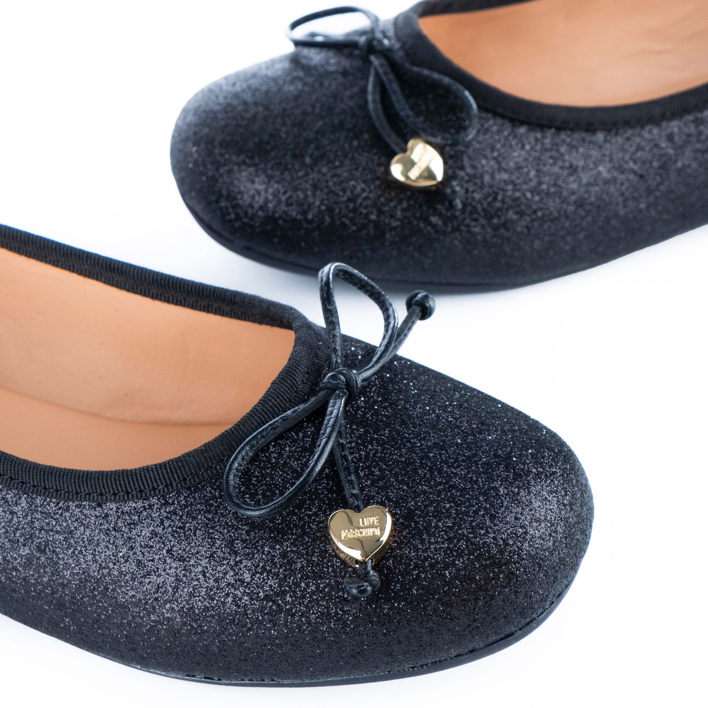 Sabrinas Femininas Love Moschino Pretas com Laço e Detalhe Dourado