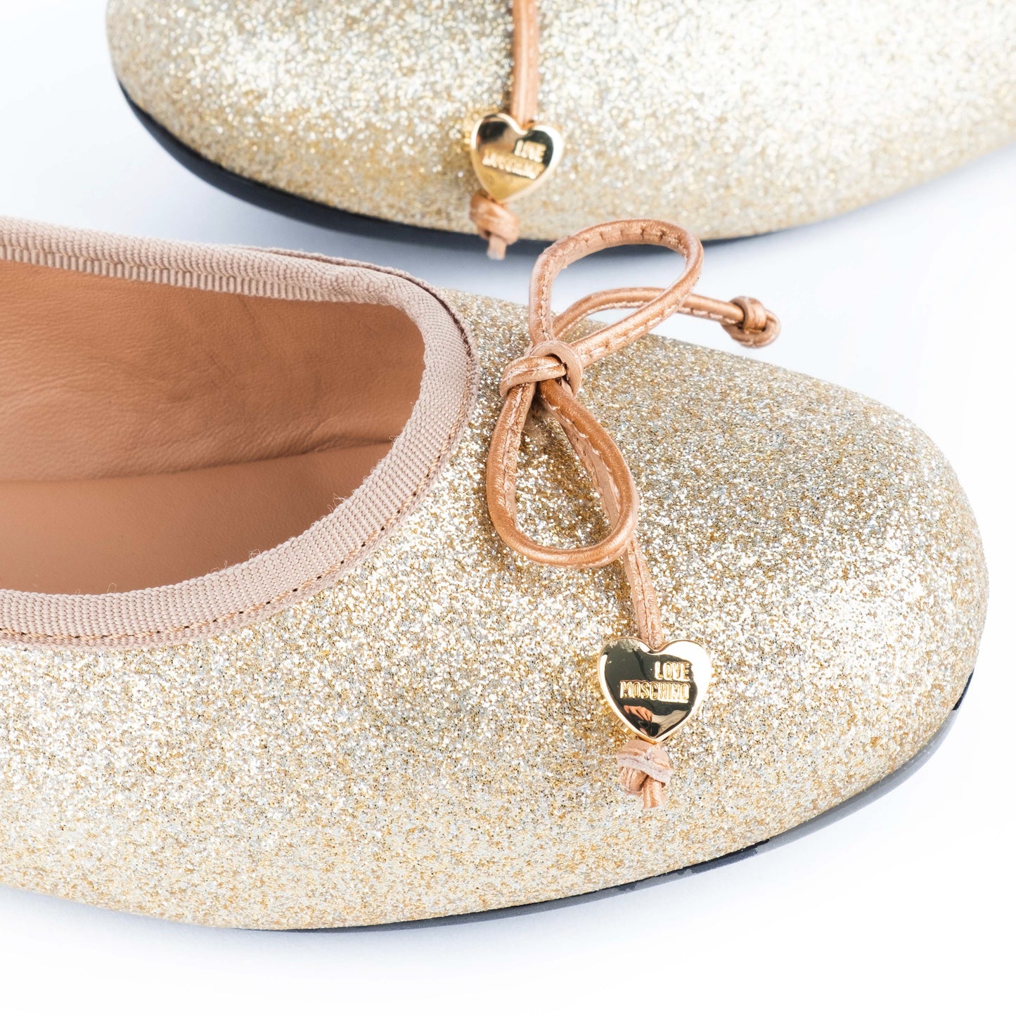 Sabrinas Mulher Love Moschino Douradas com Detalhe de Coração