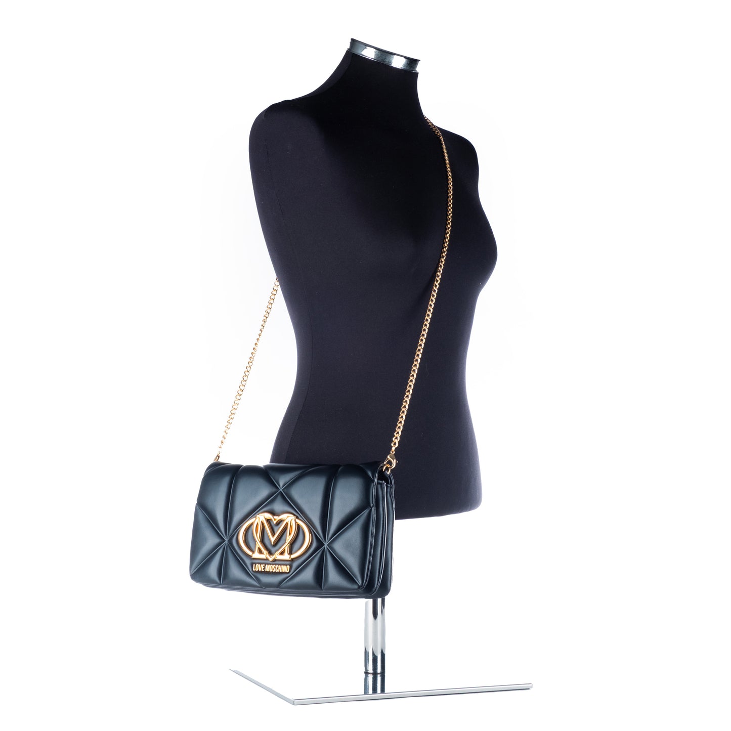 Bolsa Tiracolo Love Moschino Preta Matelassê com Logo Dourado e Alça Corrente Ajustável