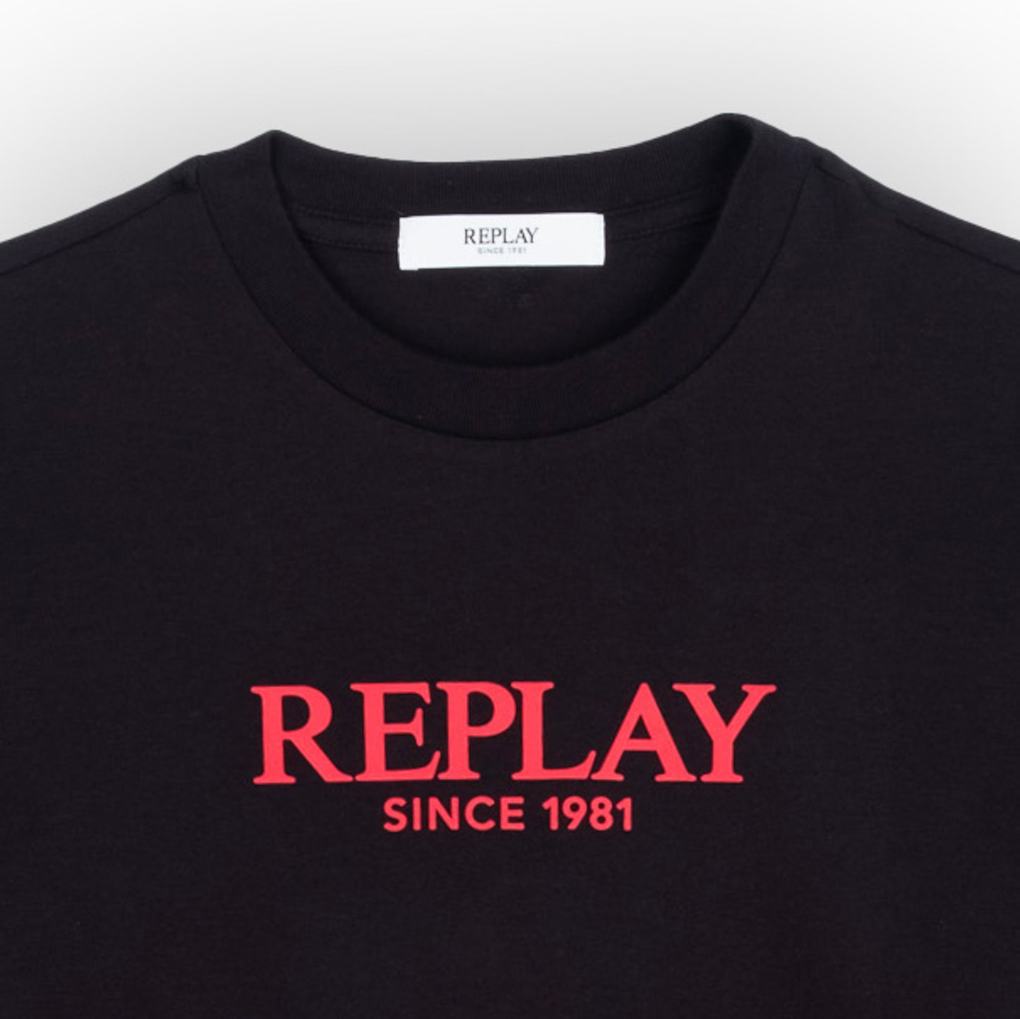 T-shirt Homem Replay Preta com Logo Frontal Minimalista