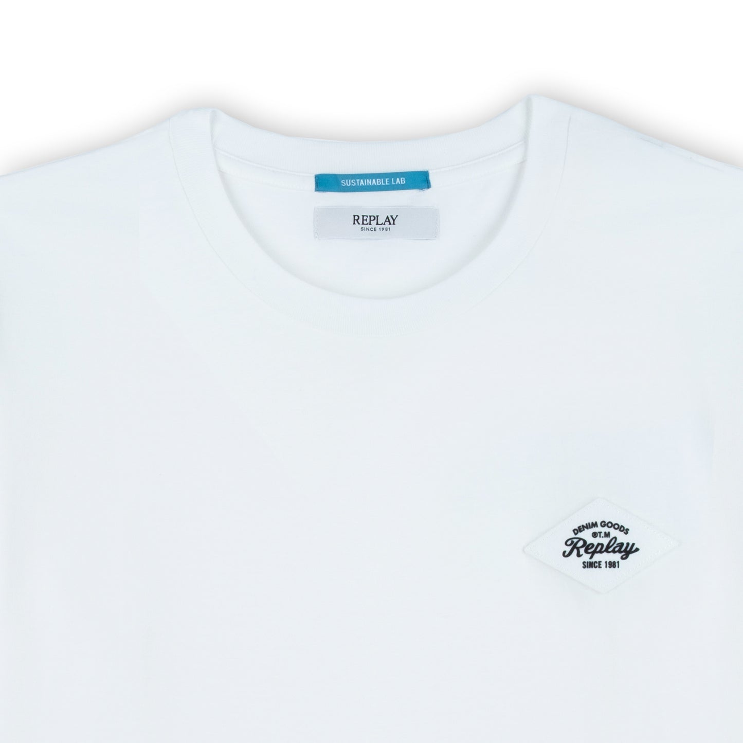 T-shirt Homem Replay Branca com Logo Bordado Minimalista no Peito
