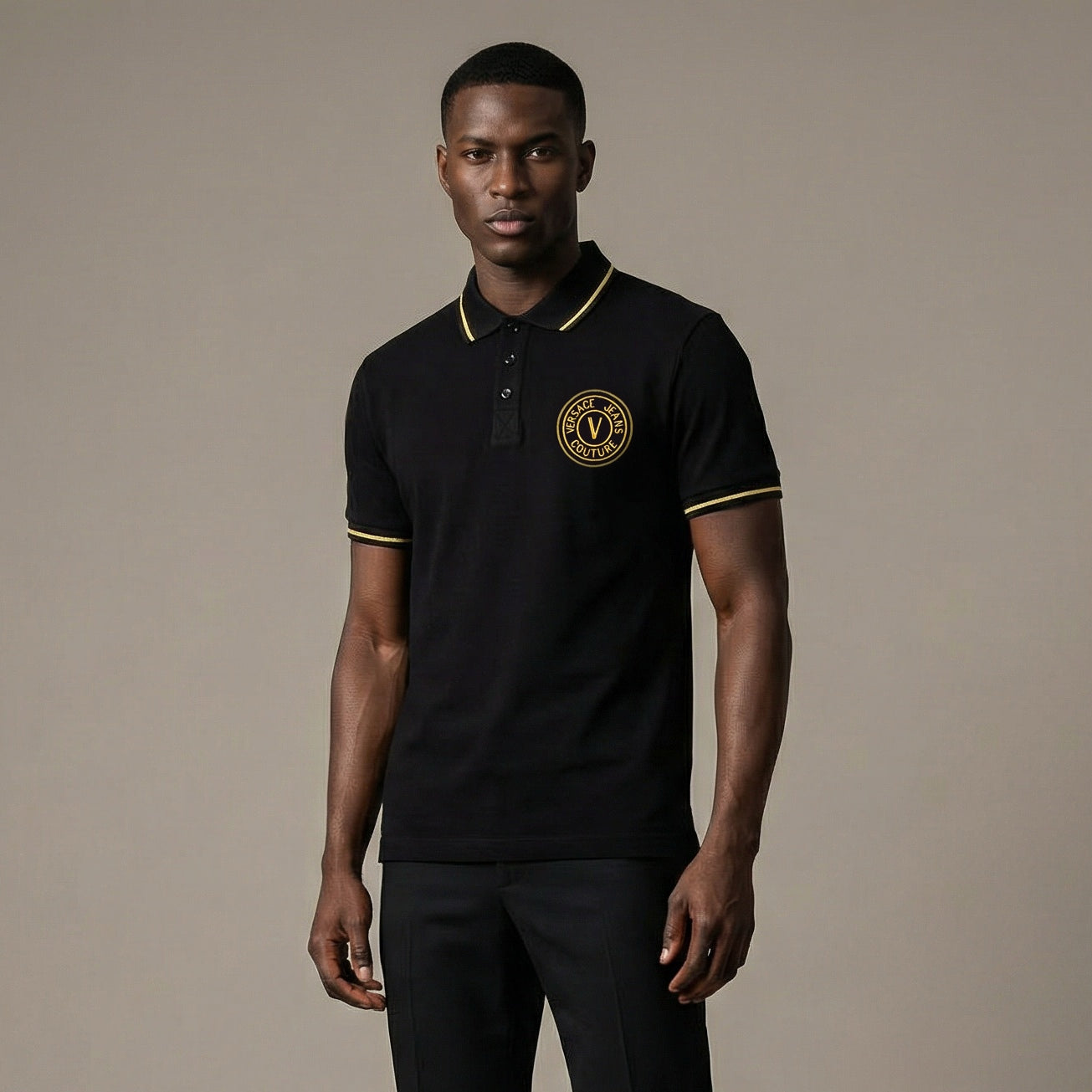 Polo Homem Versace Jeans Couture Preto com Detalhes Amarelos