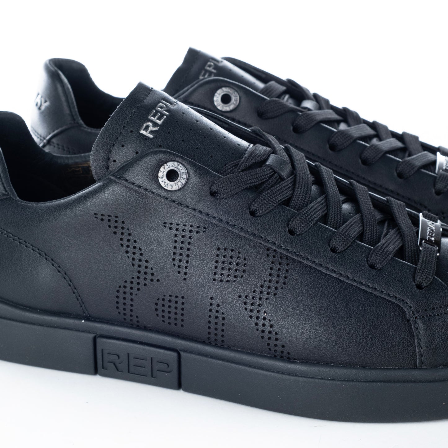 Ténis Masculinos Replay Pretos com Logotipo Perfurado Lateral
