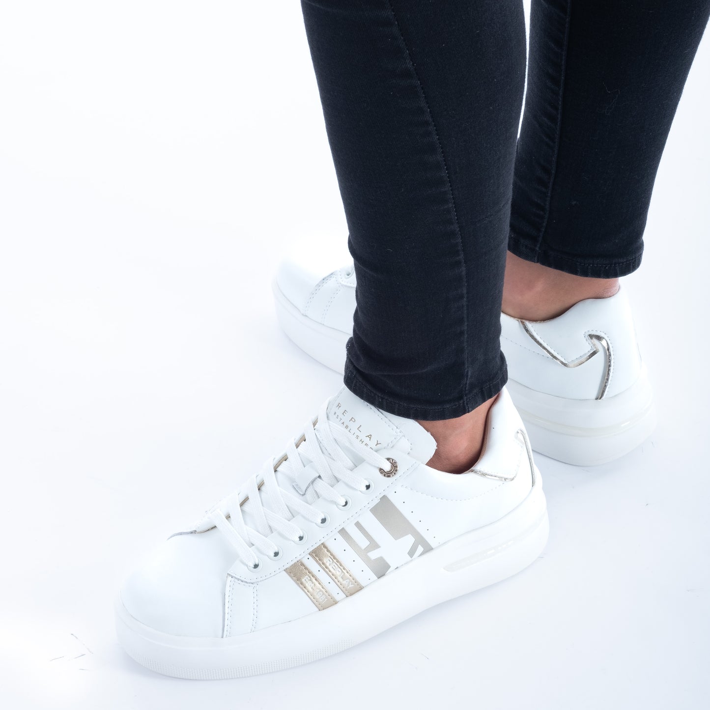 Ténis Mulher Replay Branco com Detalhes Metalizados