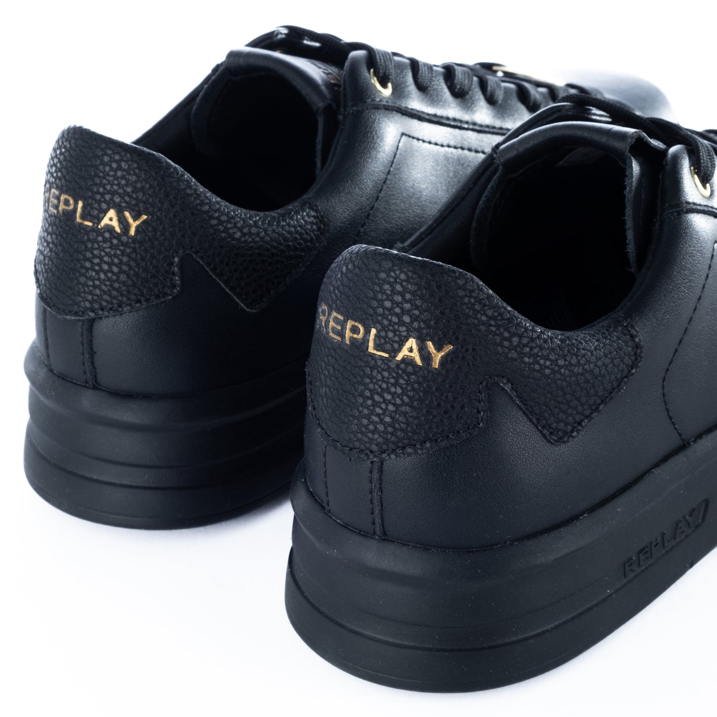 Ténis Homem Replay pretos com logo Dourado