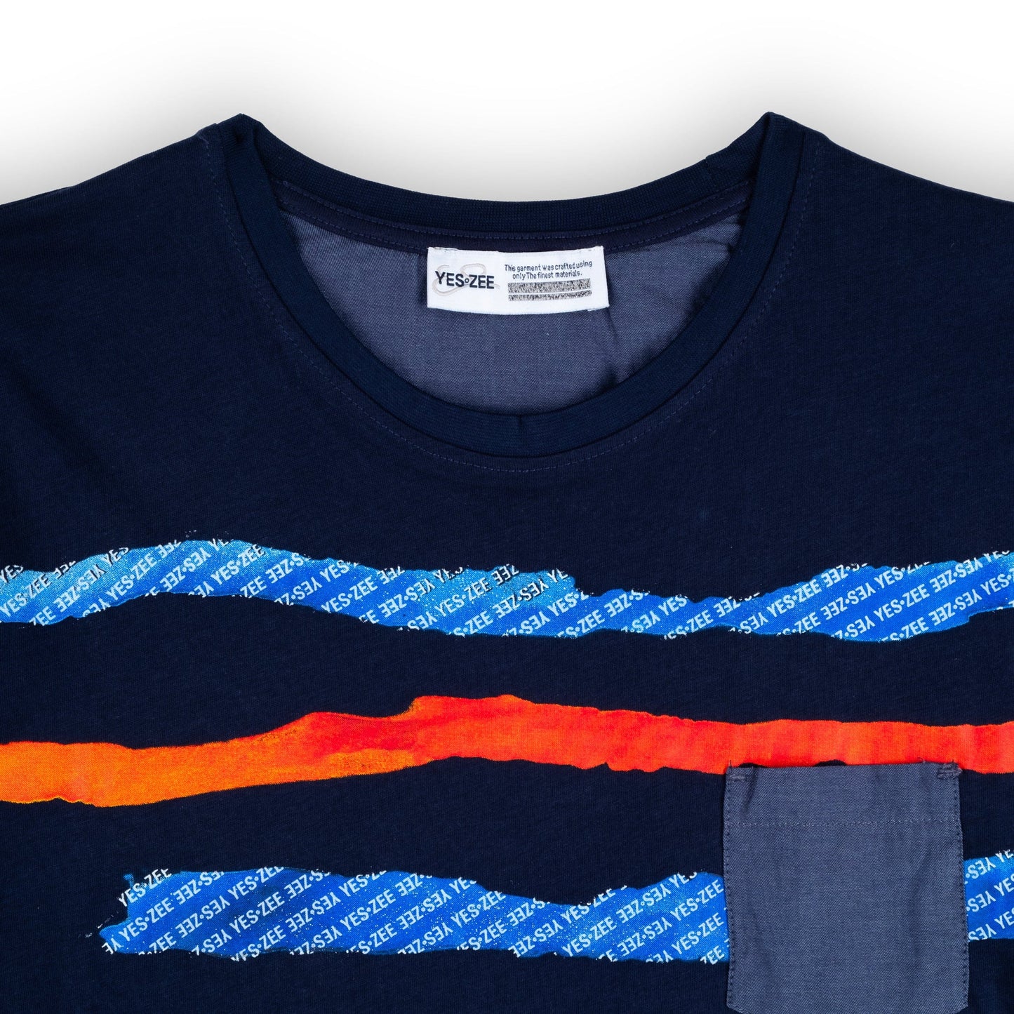T-Shirt Homem Yes Zee Azul com tema Azul e Vermelho
