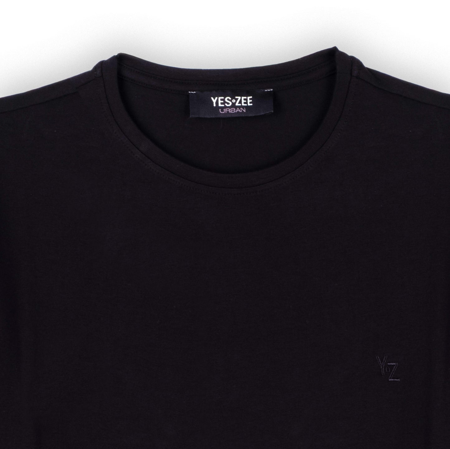 T-Shirt Homem Yes Zee Preta Clássica com Logo