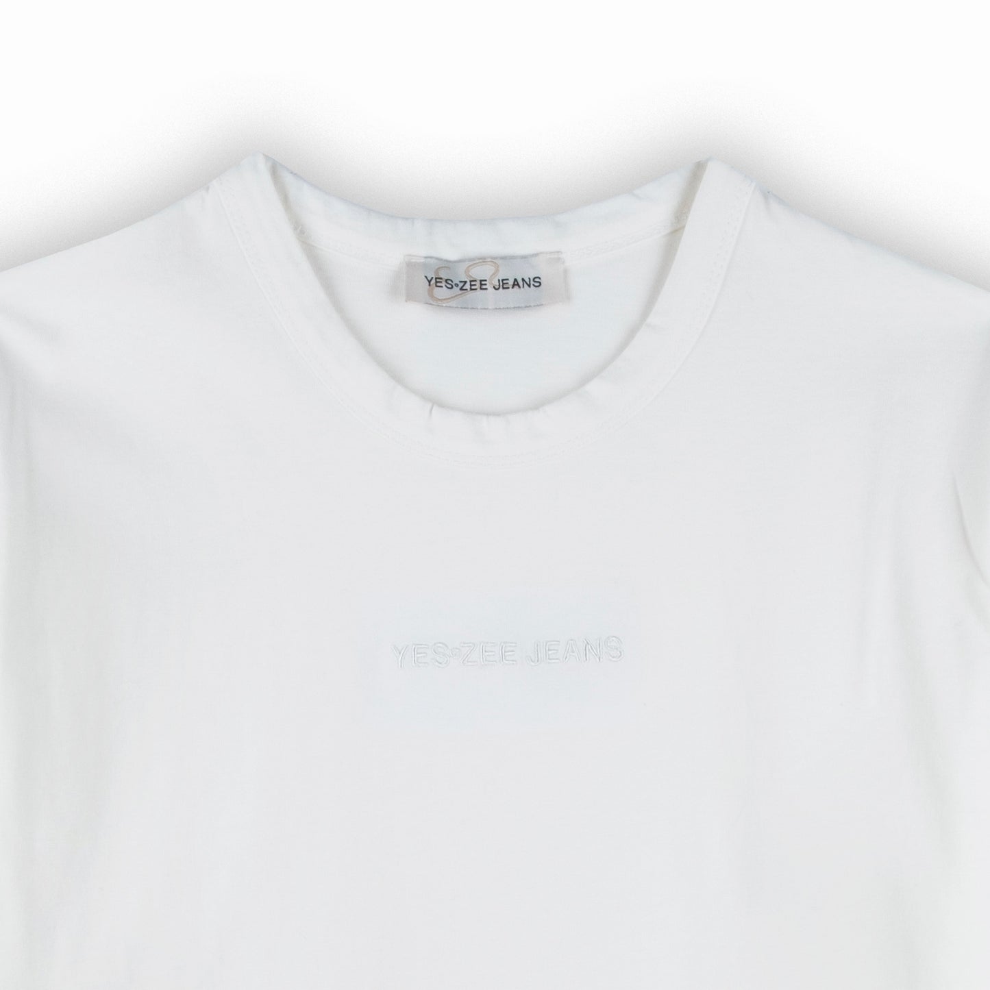 T-shirt Homem Yes Zee Branca com Detalhes Minimalistas