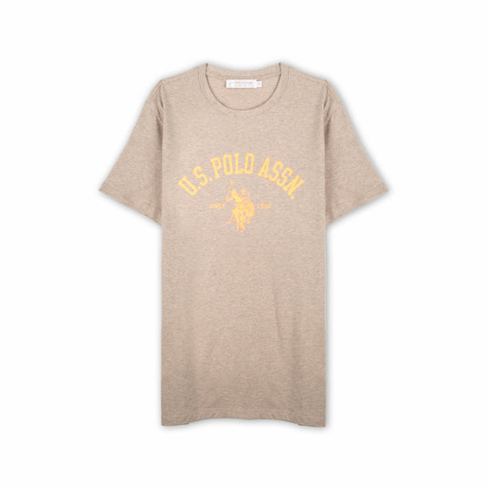 T-shirt Homem US Polo Bege com Logo Frontal em Contraste e Texto Gráfico