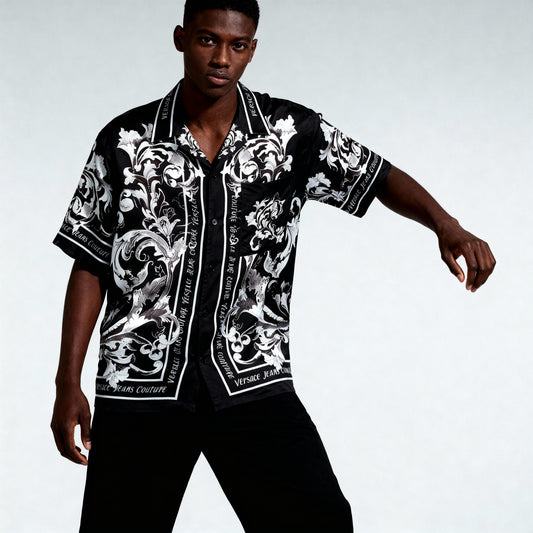 Camisa Homem Versace Jeans Couture Preta com Estampa Barroca Detalhada